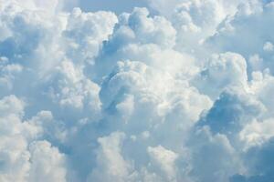 nuage blanc dans le ciel photo