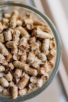 pastille pour le fourneau ou Chaudière dans une verre, comprimé bois granule photo