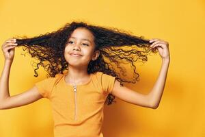 décontractée Jeune portrait fille peu enfant femelle mode coiffure beauté Contexte jolie la personne photo