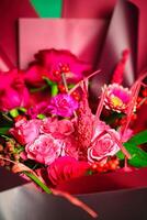 bouquet de fleurs dans vase sur table photo