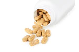pilules vitamines sur blanc photo