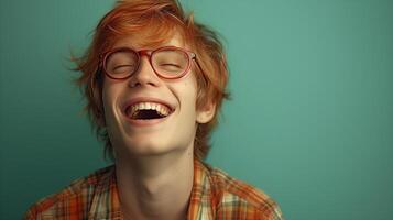 ai généré joyeux Jeune la personne en riant avec des lunettes sur sarcelle Contexte photo