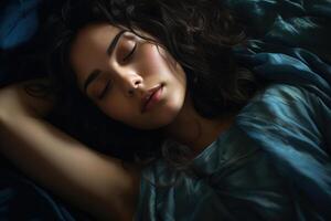 ai généré magnifique en train de dormir Jeune femme dans lit dans le chambre à nuit photo