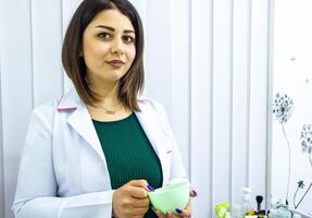 la personne dans le spa salon, femme dans beauté salon photo