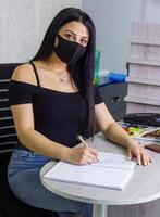 jolie Jeune femme travail dans bureau, Bureau fille à le travail photo