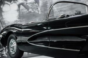 sinsheim, allemagne - 16 octobre 2018 musée technik. côté droit de la voiture vintage noire au salon de l'auto photo