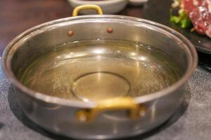 chaud pot prêt pour shabu shabu cuisine photo