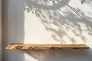 ai généré vide minimal Naturel en bois table compteur podium avec magnifique bois grain dans lumière du soleil et ombre sur blanc mur pour luxe cosmétique soin de la peau beauté traitement décoration Contexte photo