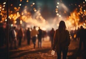 ai généré gens à une Festival marcher autour dans une brouiller photo