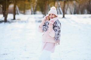 magnifique souriant femme hiver portrait photo