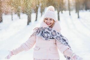 magnifique souriant femme hiver portrait photo