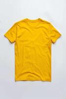 ai généré Jaune Couleur T-shirt mensonge sur une blanc Contexte photo