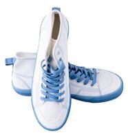 blanc baskets avec bleu lacets. des sports décontractée des chaussures isolé sur blanc Contexte. photo