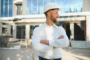 portrait de un Beau ingénieur à travail photo