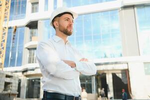 portrait de un Beau Jeune architecte photo