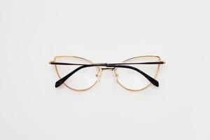 isolement des lunettes sur blanc Contexte. noir et blanc combinaison ovale monocle cadres. ovale œil des lunettes Cadre dans le photo de au dessus sur une blanc Contexte