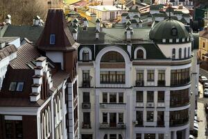 un zone avec coloré Maisons dans Kiev, Ukraine. brillant paysage urbain. photo