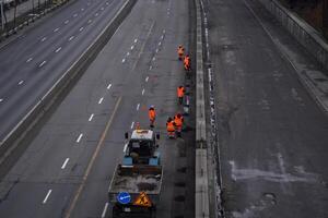 route travaux. gens travail sur le route. photo