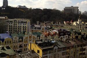 un zone avec coloré Maisons dans Kiev, Ukraine. brillant paysage urbain. photo