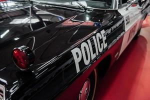 sinsheim, allemagne - 16 octobre 2018 musée technik. capot et inscription véhicule de service d'état. voiture de police noir et blanc photo