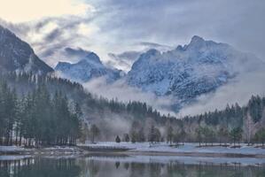 magnifique paysage avec montagnes de jasna Lac photo