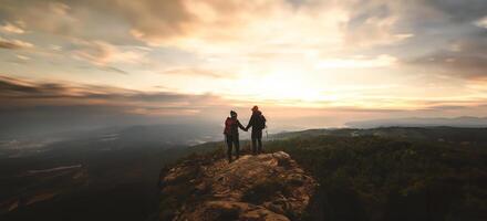 amoureux femmes et Hommes asiatiques Voyage se détendre dans le vacances. photographier Montagne paysages atmosphère dans le Matin. dans le l'hiver. dans Thaïlande photo