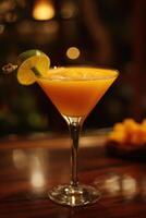 ai généré une mangue daïquiri, avec Frais mangue purée, rhum, et citron vert jus, servi dans une glacé verre photo