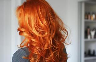 ai généré fermer portrait de une Jeune femme avec vibrant rouge cheveux et doux lumière du soleil photo