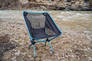 pliant chaise pour Extérieur des loisirs, camp équipement, compact pliant chaise. photo