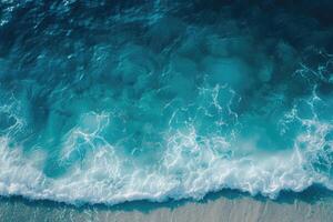 ai généré océan vue une tranquille mélange de doux vagues et subtil ondulations clair bleu l'eau capturé dans une paisible aérien tir, parfait pour une calme arrière-plan, Naturel scène pour relaxation et Zen photo