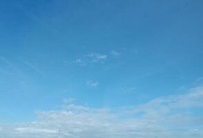 magnifique Matin nuageux bleu ciel photo