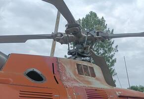 une hélicoptère dans le hangar photo