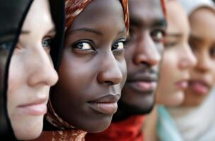 ai généré ethnique la diversité faciale proche en haut photo