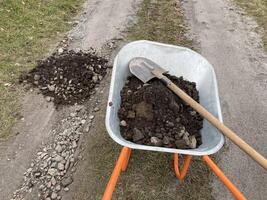 construction de route remplissage avec gravier photo