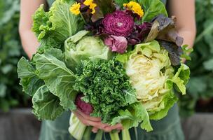 ai généré légume bouquet tenue dans mains photo