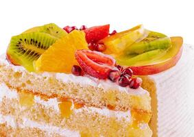 éponge gâteau avec baies et des fruits photo