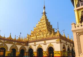 maha myat muni pagode, mahamuni Bouddha temple dans mandalay, myanmar Birmanie. photo