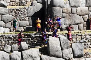 cusco, Pérou, 2015 - inti Raymi Festival Sud Amérique inca pierre des murs et gens dans costume photo