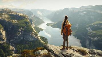 ai généré Jeune femme des stands sur falaise avec sac à dos regarder à étourdissant Montagne paysage photo