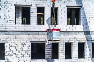 extérieur de Nouveau appartement bâtiments sur une bleu nuageux ciel Contexte. non personnes. réel biens affaires concept. photo