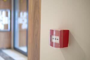 rouge Feu alarme bouton sur mur , photo