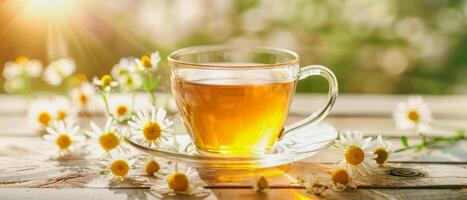ai généré une verre tasse avec Frais camomille thé et camomille fleurs dans le ensoleillement photo