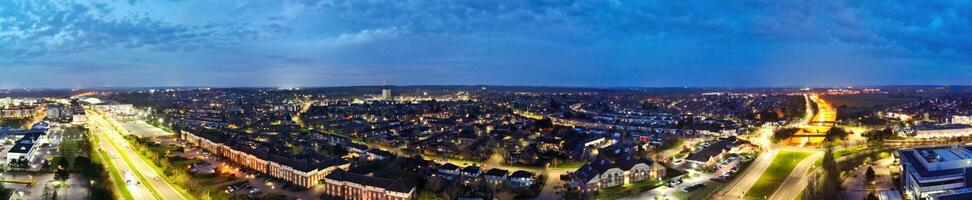 aérien panoramique vue de illuminé central champ de chapeau ville de Angleterre Royaume-Uni pendant nuit. Mars 9ème, 2024 photo