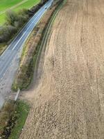 aérien vue de Britanique campagne et agricole ferme terre à village de Angleterre Royaume-Uni. Mars 1er, 2024 photo