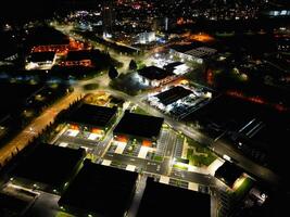 aérien vue de illuminé Watford ville de Angleterre Royaume-Uni à nuit. Mars 3ème, 2024 photo