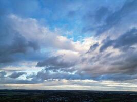 magnifique haute angle vue de ciel et dramatique des nuages plus de central hemel chanvre ville de Angleterre génial grande-bretagne. novembre 5ème, 2023 photo