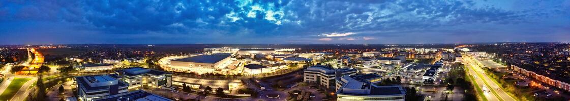 aérien panoramique vue de illuminé central champ de chapeau ville de Angleterre Royaume-Uni pendant nuit. Mars 9ème, 2024 photo