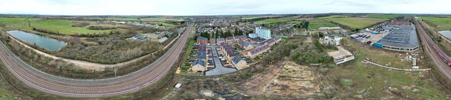 haute angle panoramique vue de arseley ville de Angleterre Royaume-Uni. le métrage a été capturé pendant nuageux et pluvieux journée de fév 28, 2024 photo