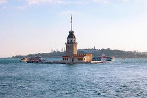 Istanbul Repères. kiz kulesi ou de jeune fille la tour à le coucher du soleil photo