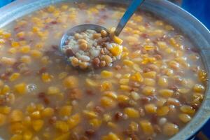 fait maison asure ou de noé pudding. turc traditionnel desserts photo